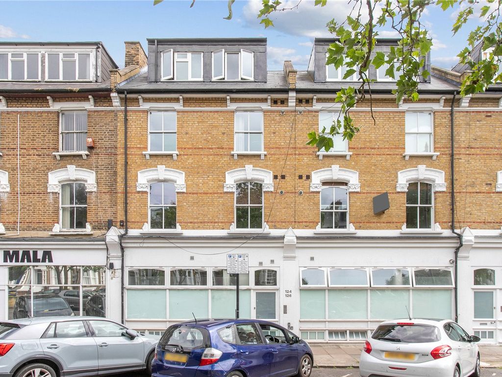 2 bed flat for sale in Petherton Road, London N5, £350,000