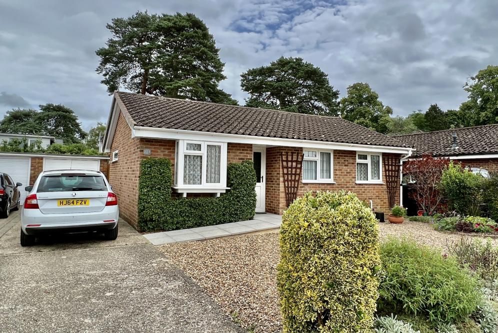 3 bed detached bungalow for sale in Azalea Close, St Ives BH24, £425,000