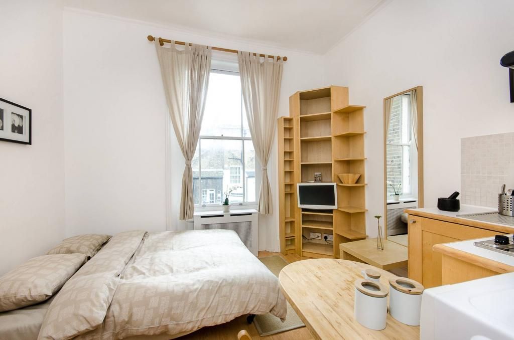 Studio to rent in Flat, Belgrave Road, London SW1V, £1,820 pcm