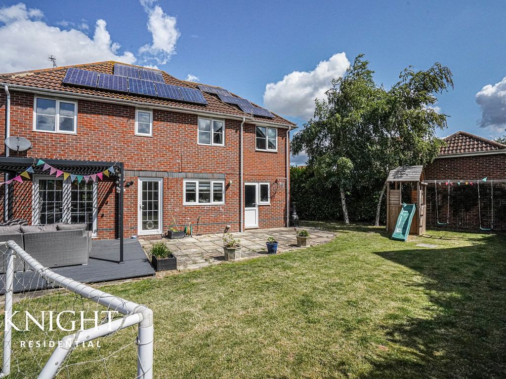 5 bed detached house for sale in Cohort Drive, Colchester CO2, £525,000