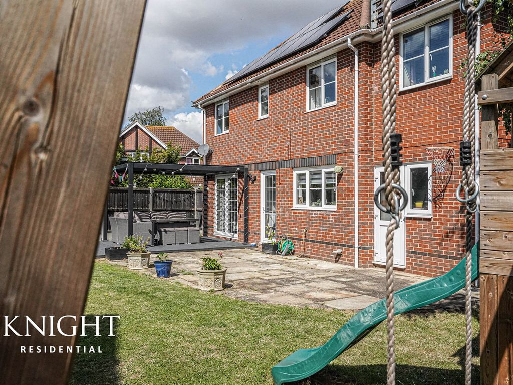 5 bed detached house for sale in Cohort Drive, Colchester CO2, £525,000