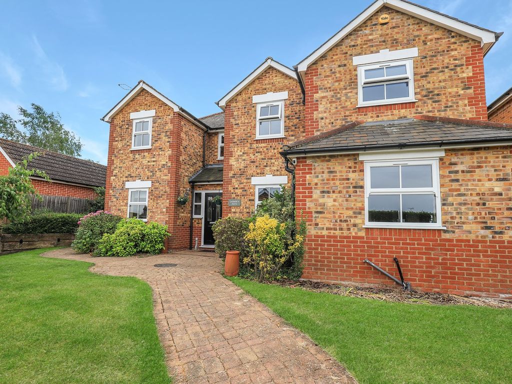 4 bed detached house for sale in Fairfield Way, Halstead CO9, £725,000