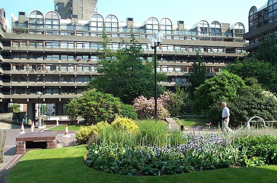 2 bed flat for sale in Barbican, London EC2Y, £1,195,000