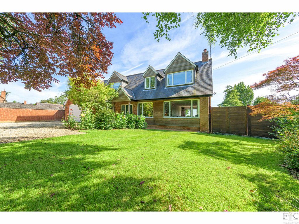 4 bed detached house for sale in Main Street, Ashby Parva LE17, £850,000
