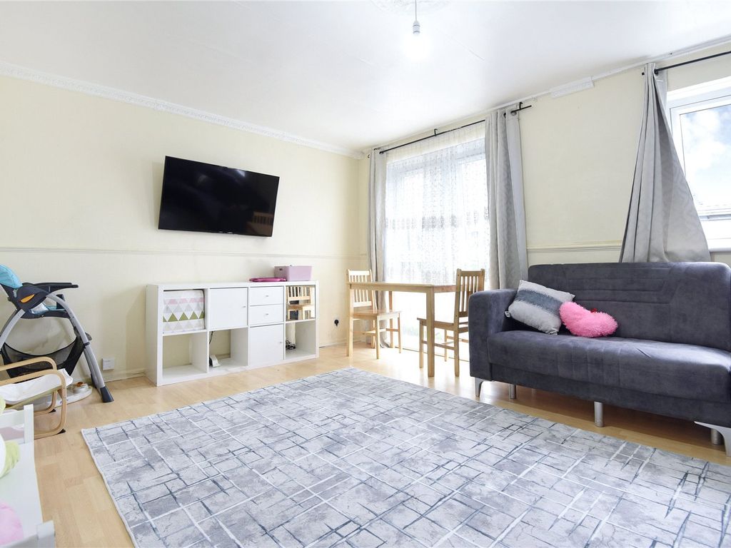 3 bed maisonette for sale in Stocksfield Road, Walthamstow, London E17, £350,000