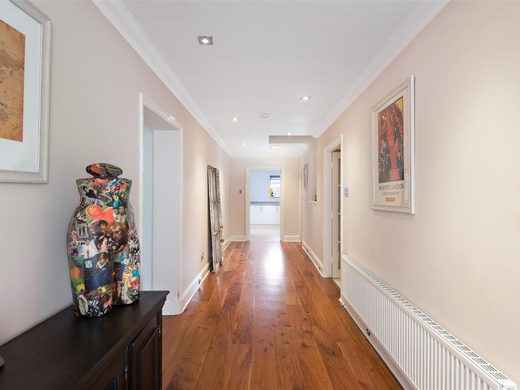 4 bed maisonette for sale in Wray Park Road, Reigate RH2, £575,000