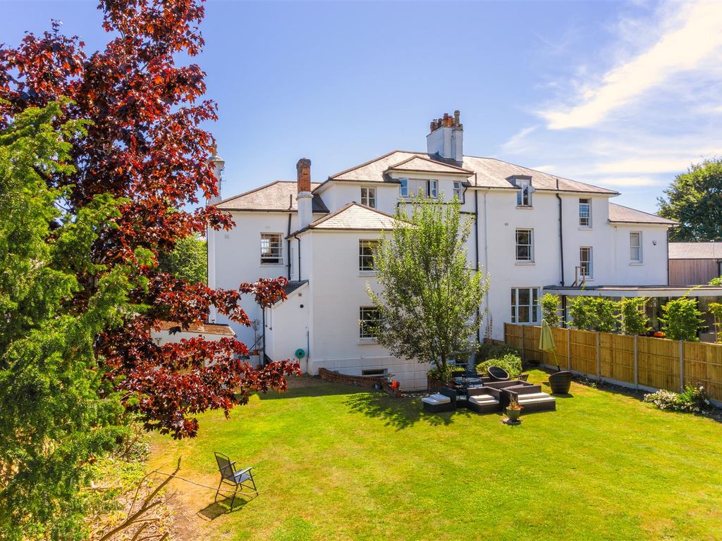 4 bed maisonette for sale in Wray Park Road, Reigate RH2, £575,000