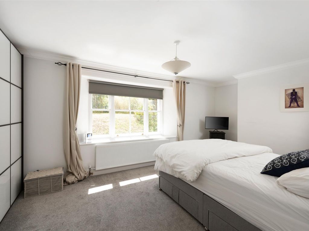 4 bed maisonette for sale in Wray Park Road, Reigate RH2, £575,000