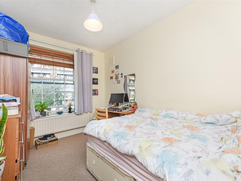 4 bed flat for sale in Rockingham Street, London SE1, £520,000