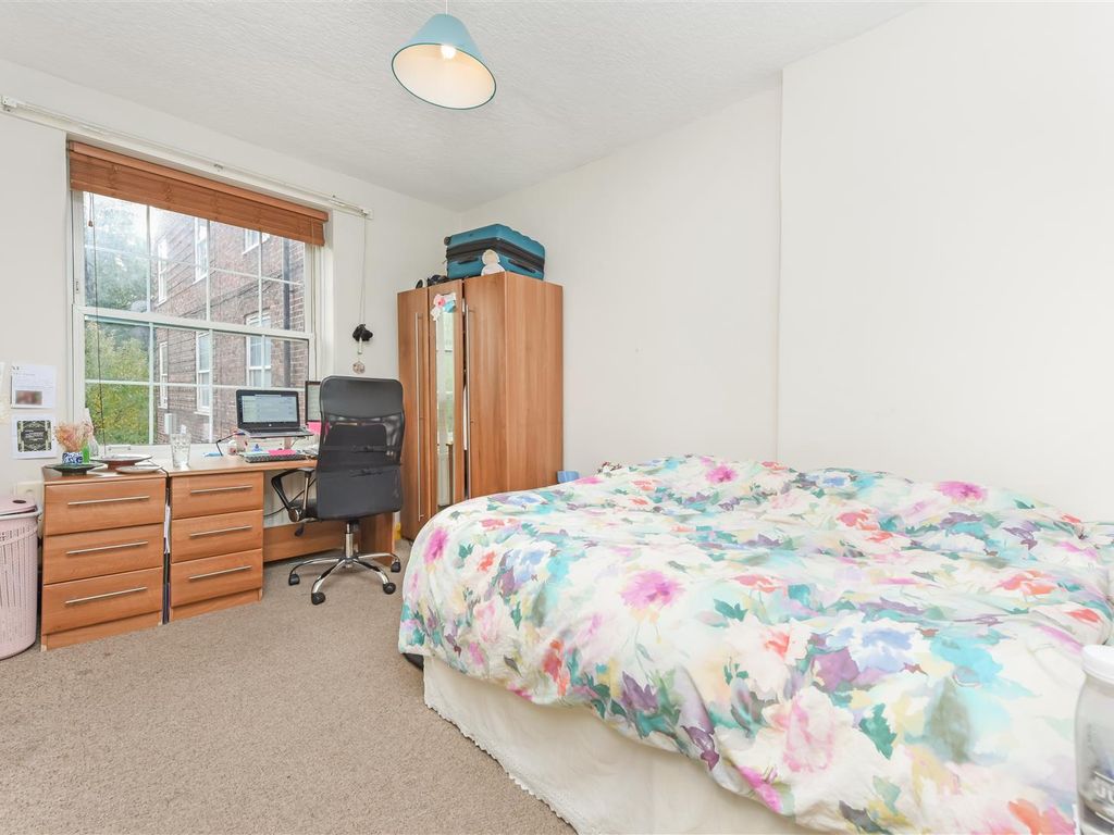 4 bed flat for sale in Rockingham Street, London SE1, £520,000