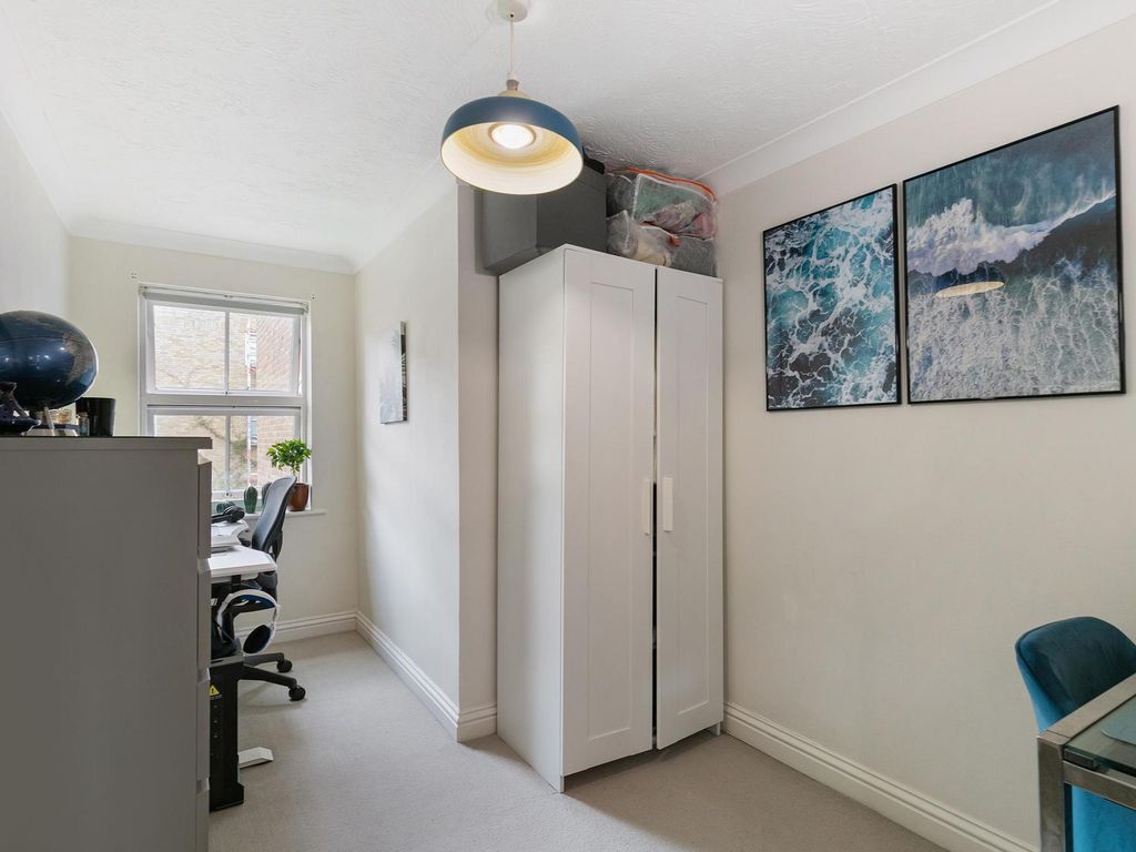 2 bed flat for sale in Woods Road, Nunhead, London SE15, £400,000