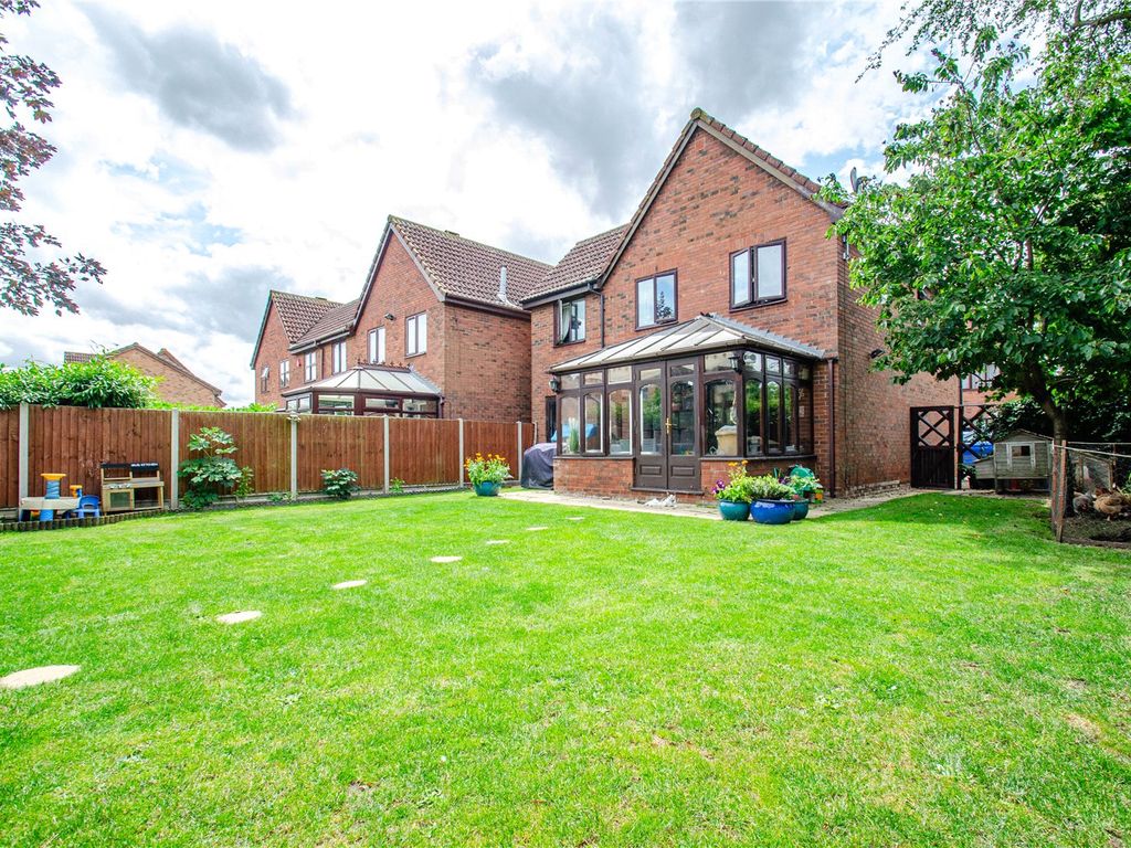 4 bed detached house for sale in Applecroft, Lower Stondon, Henlow, Bedfordshire SG16, £495,000