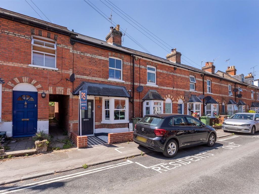 2 bed terraced house for sale in Albert Road, Henley-On-Thames RG9, £560,000