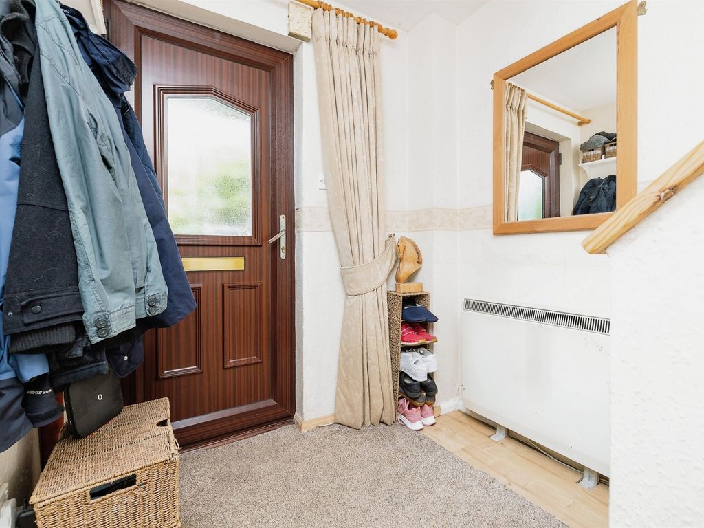 3 bed terraced house for sale in Glebe Close, Maids Moreton, Buckingham MK18, £280,000