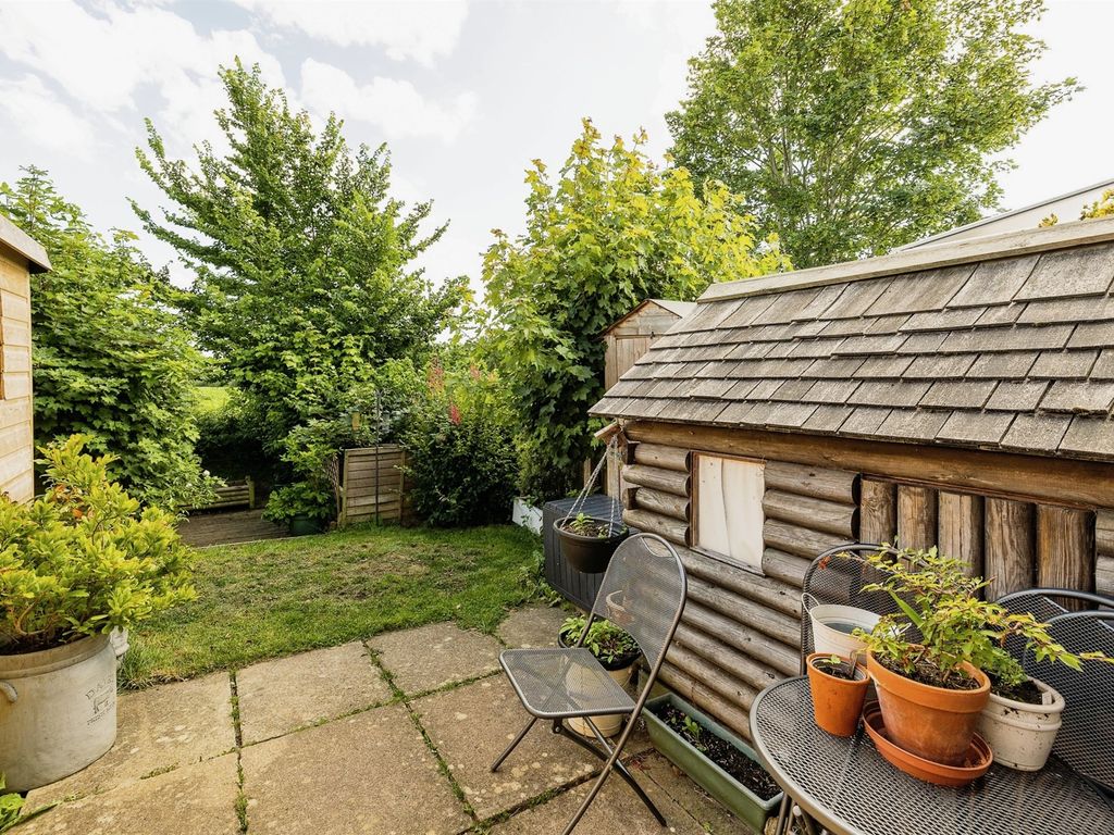 3 bed terraced house for sale in Glebe Close, Maids Moreton, Buckingham MK18, £280,000