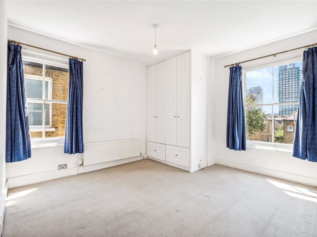 3 bed flat for sale in Marcus Street, London SW18, £495,000