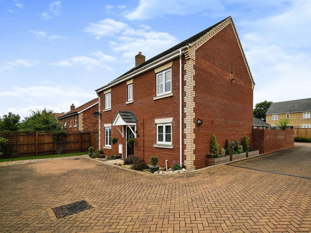 4 bed detached house for sale in Foxglove Court, Downham Market PE38, £375,000