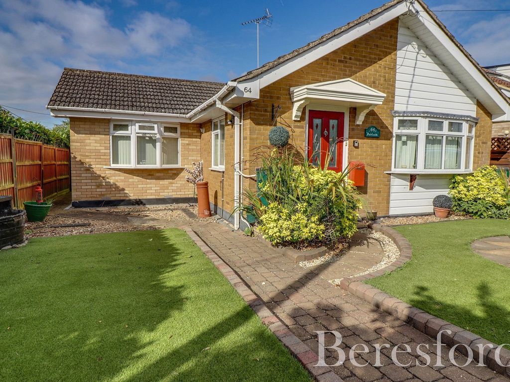 2 bed bungalow for sale in Frithwood Lane, Billericay CM12, £475,000