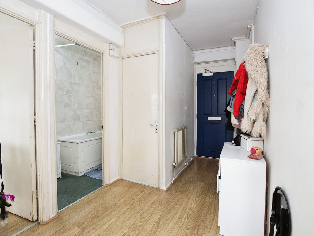 1 bed flat for sale in Aldgate East, London E1, £350,000