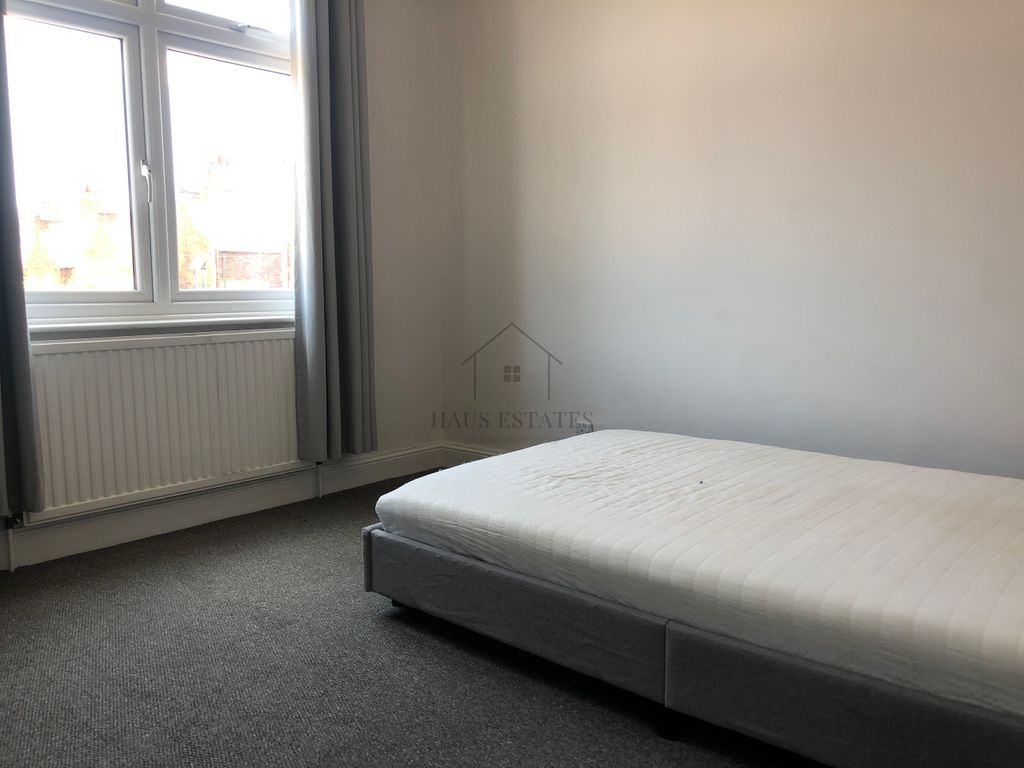 Room to rent in Room 3, 30 Borlace Street, Leicester, Leicestershire LE3, £600 pcm