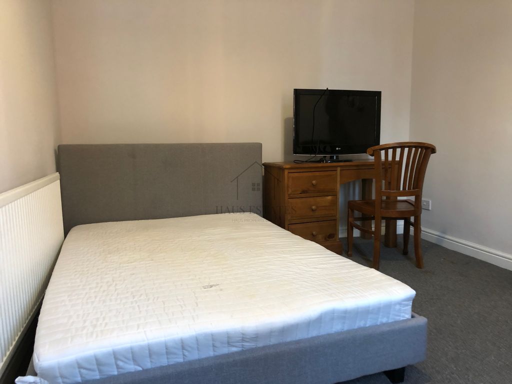 Room to rent in Room 3, 30 Borlace Street, Leicester, Leicestershire LE3, £600 pcm