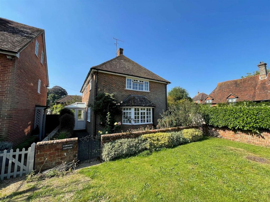 3 bed detached house for sale in The Green, Shamley Green, Guildford GU5, £1,095,000