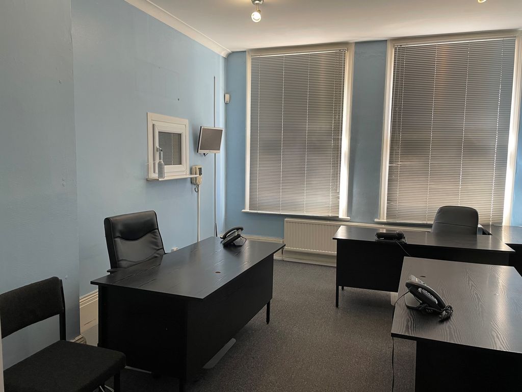 Office to let in Luton, Bedfordshire LU1, £12,000 pa