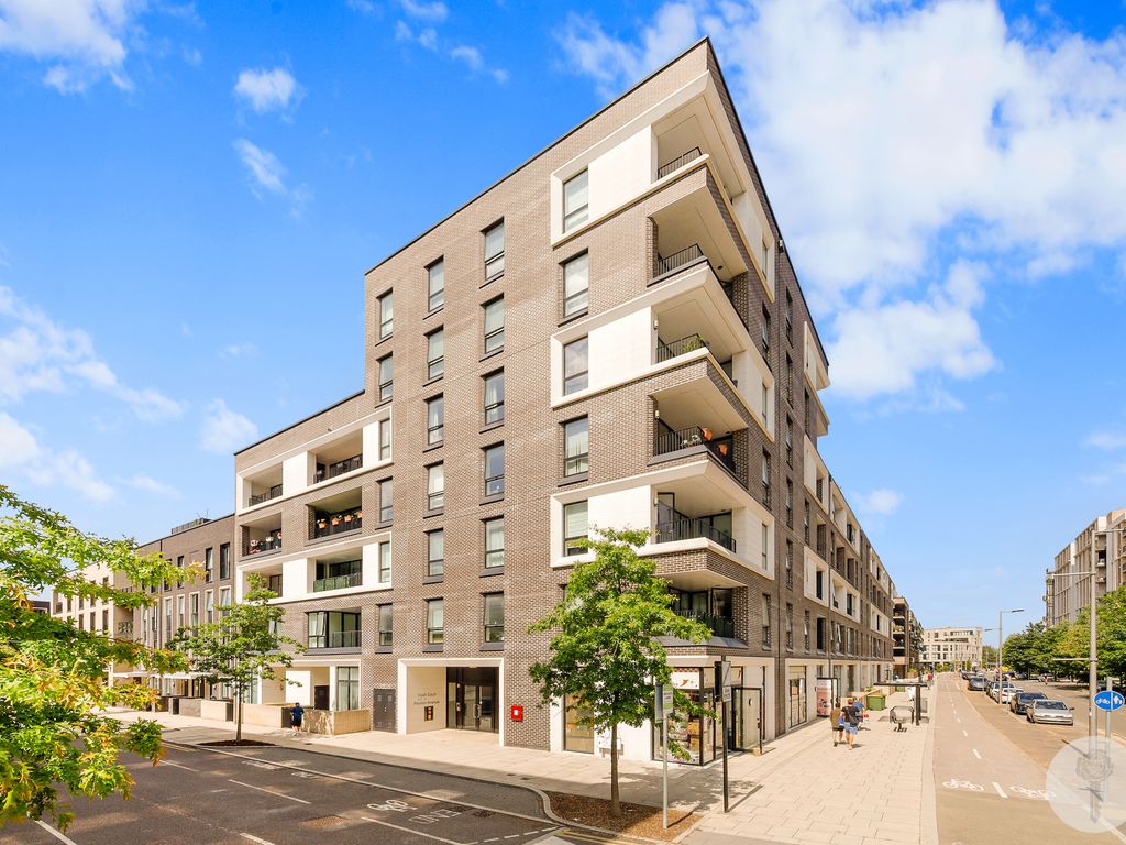 2 bed flat for sale in Hyett Court, Stratford E20, £650,000