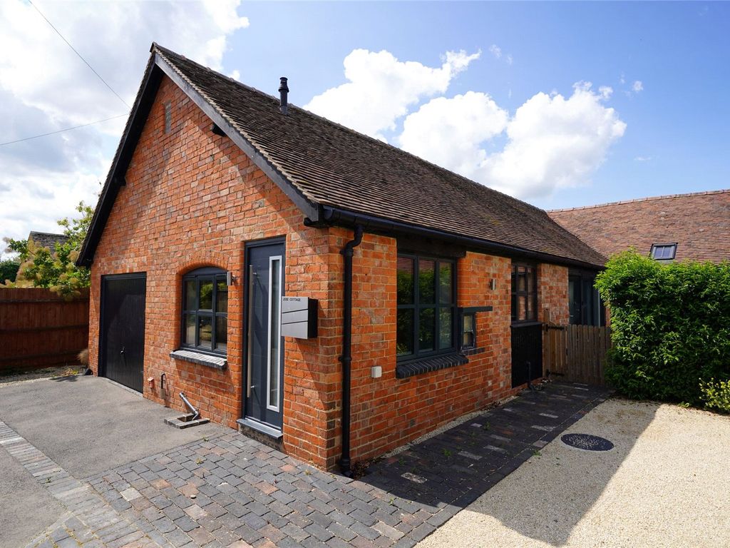 3 bed bungalow for sale in Stratford Road, Mickleton, Gloucestershire GL55, £595,000
