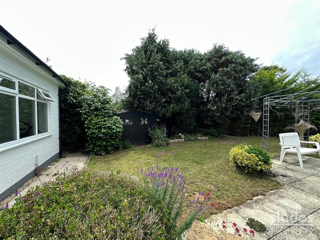 5 bed detached house for sale in New Road, Bournemouth BH10, £775,000
