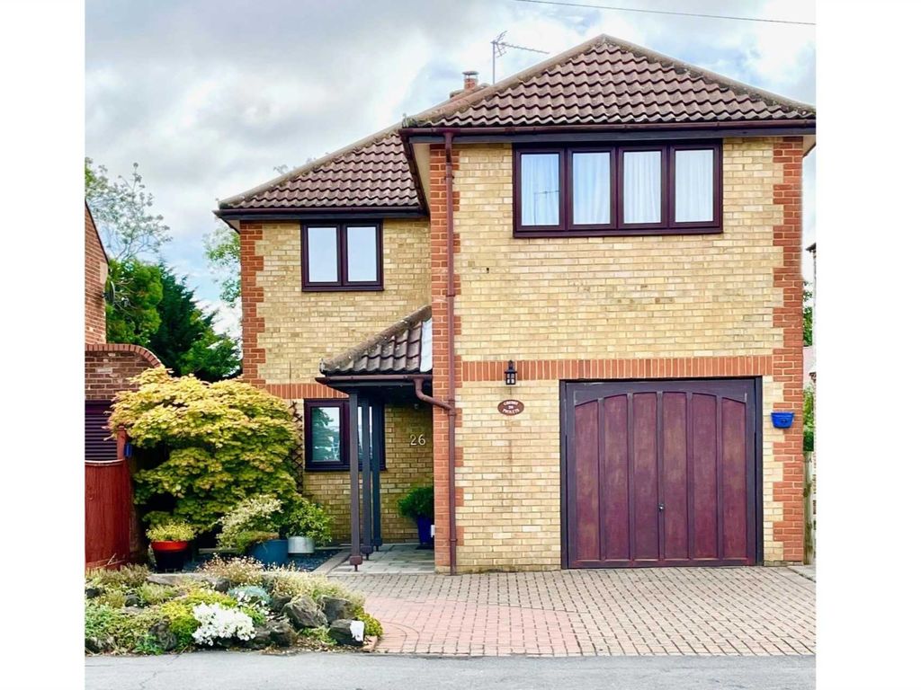 4 bed detached house for sale in Great Road, Adeyfield HP2, £600,000