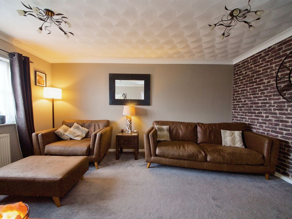 1 bed flat for sale in Parkside, Waltham Cross EN8, £230,000