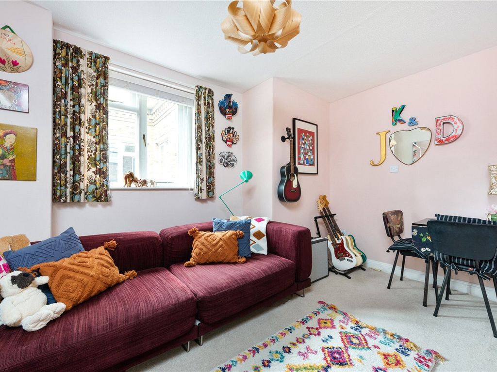 2 bed flat for sale in Corfield Street, London E2, £520,000
