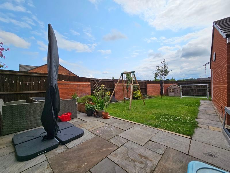 4 bed detached house for sale in Stourbridge, Wollaston, Nash Gardens DY8, £400,000
