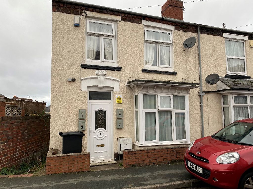 Studio to rent in Trinity Street, Brierley Hill DY5, £425 pcm