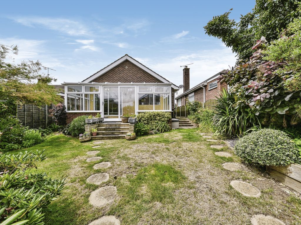 3 bed detached bungalow for sale in Fallowfield, Ampthill, Bedford MK45, £530,000