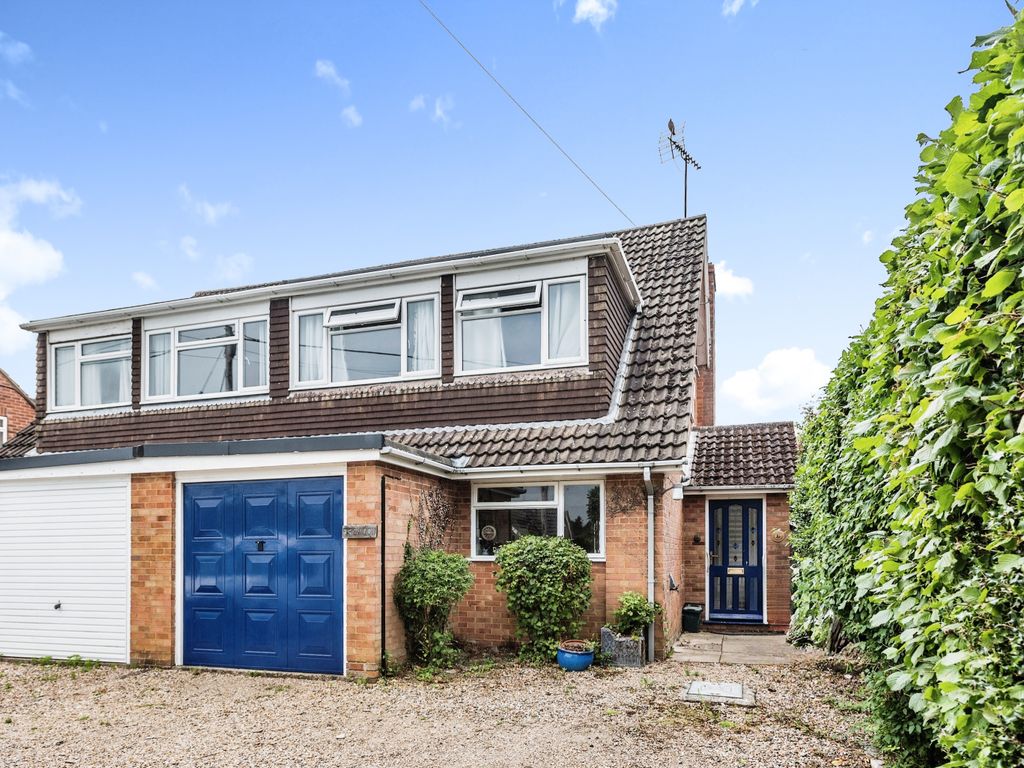 3 bed semi-detached house for sale in Beech Lane, Reading RG8, £575,000