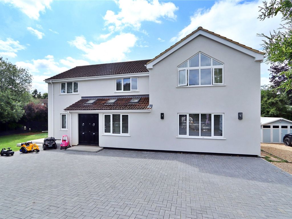 5 bed detached house for sale in Gibsons Green, Heelands, Milton Keynes, Buckinghamshire MK13, £800,000