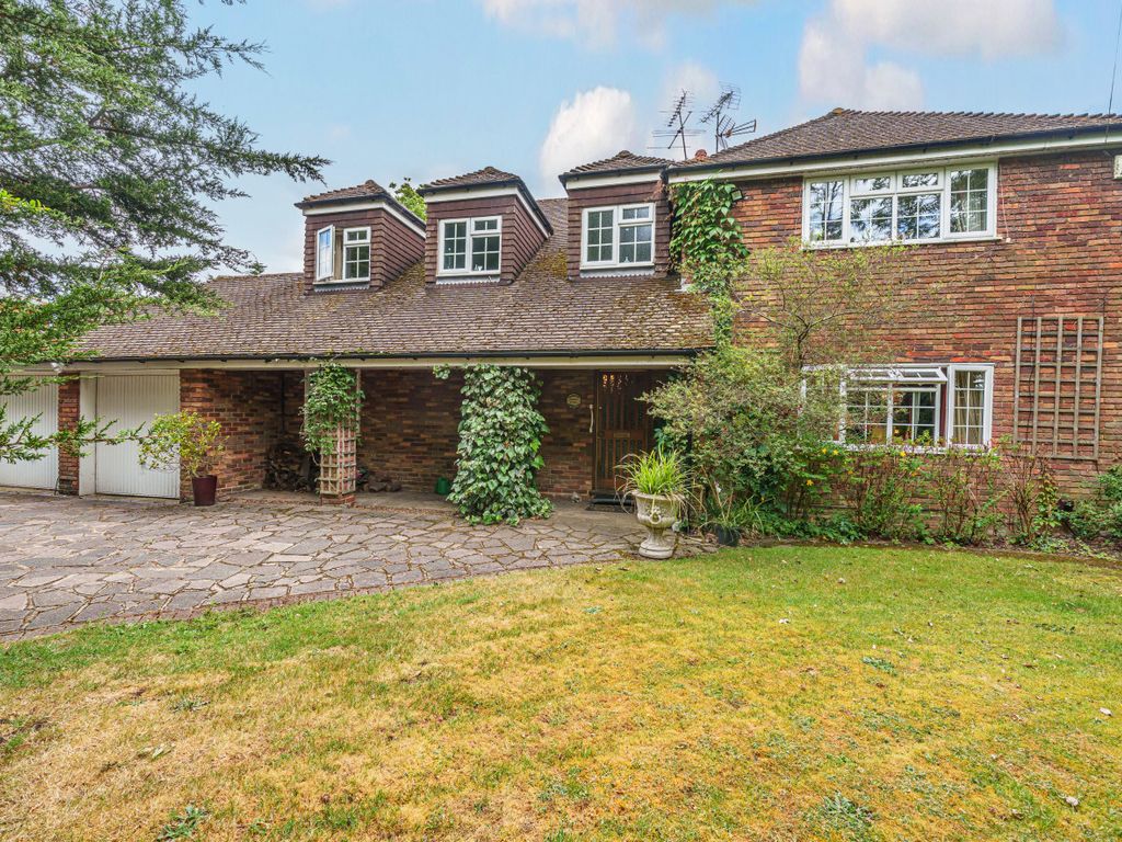 5 bed detached house for sale in Binfield Road, Wokingham, Berkshire RG40, £950,000