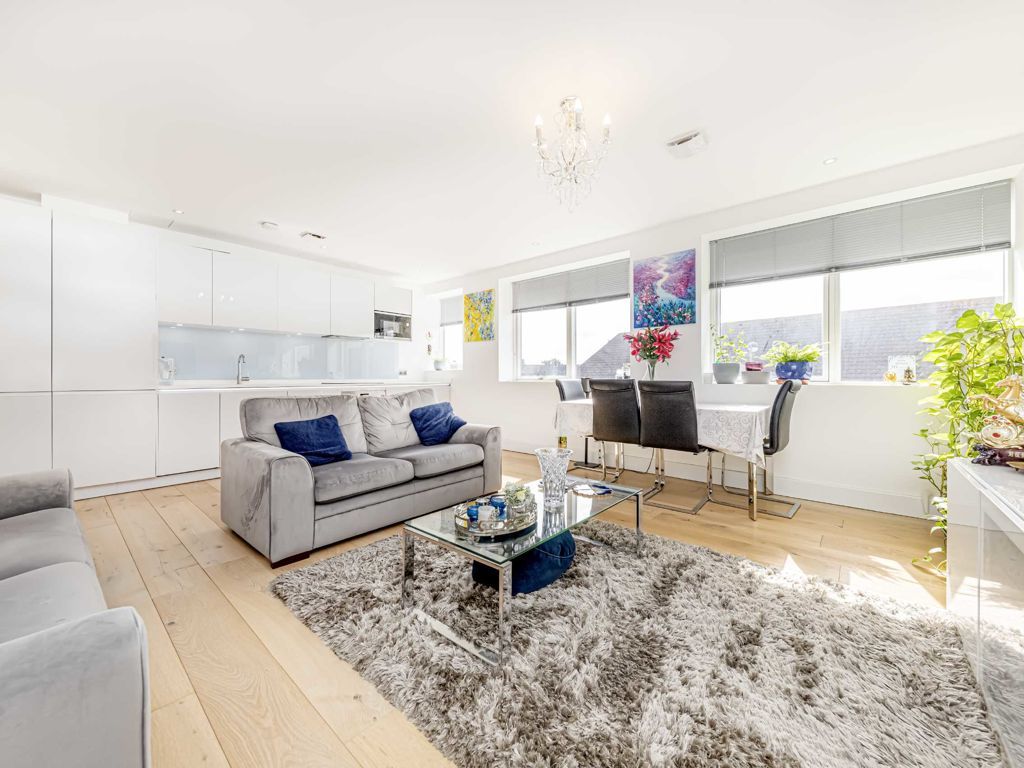 2 bed flat for sale in Bardolph Road, Richmond TW9, £575,000
