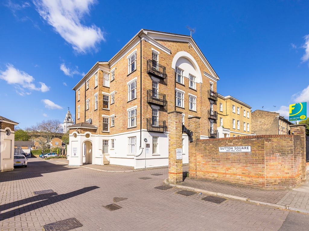 1 bed flat for sale in Urswick Road, London E9, £450,000