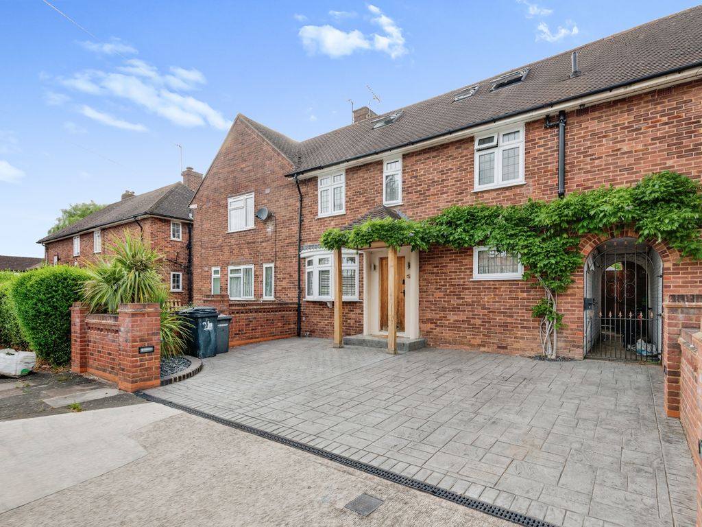 6 bed terraced house for sale in Abbot Close, Ruislip HA4, £800,000