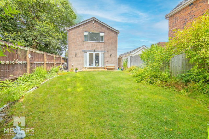 3 bed detached house for sale in Old Farm Road, Oakdale, Poole BH15, £385,000