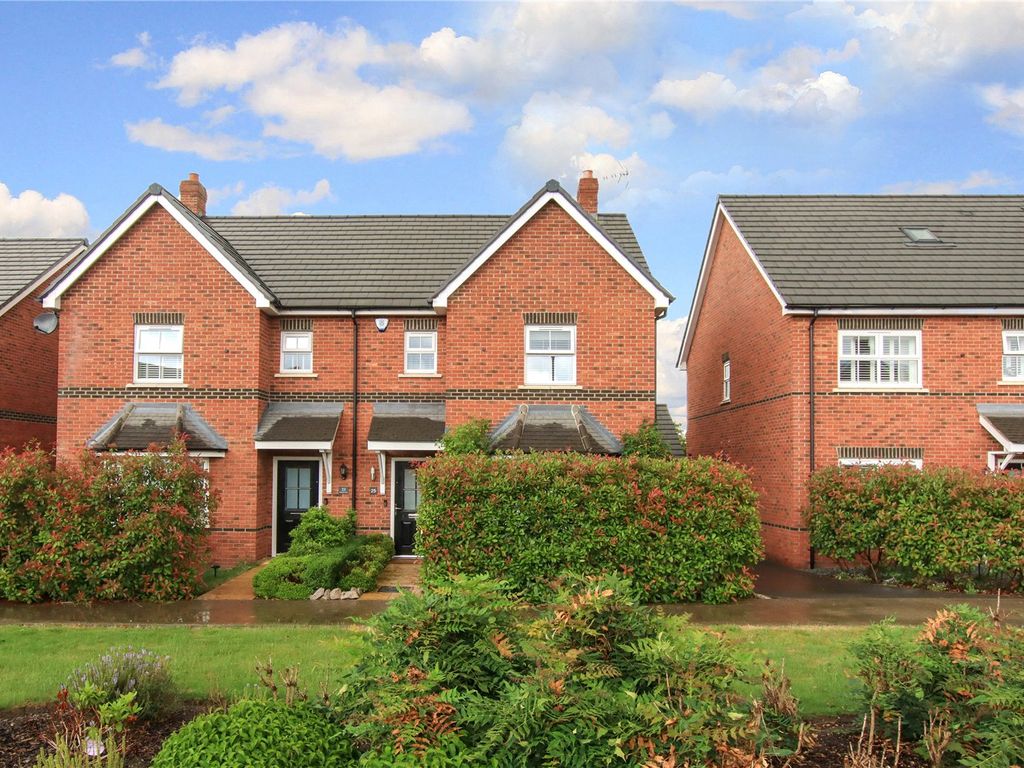 4 bed semi-detached house for sale in Damson Way, Edlesborough, Buckinghamshire LU6, £565,000
