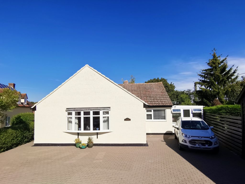 2 bed bungalow for sale in Blackmore End, Braintree CM7, £445,000