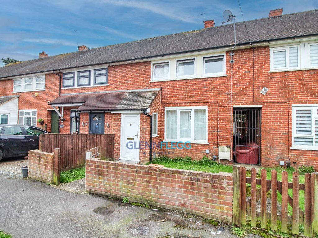 3 bed terraced house for sale in Stanley Green East, Langley, Slough SL3, £412,000