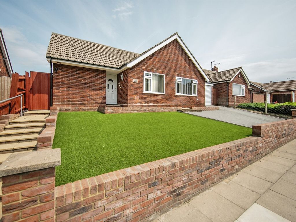 3 bed detached bungalow for sale in Dale Hall Lane, Ipswich IP1, £400,000