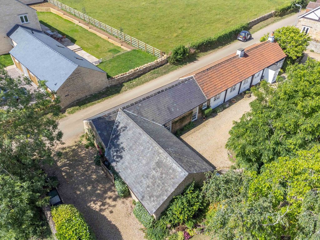 3 bed barn conversion for sale in Back Lane, Morcott LE15, £375,000