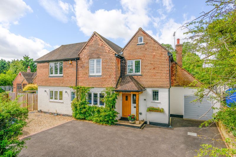 5 bed property for sale in The Street, Fetcham, Leatherhead KT22, £1,100,000