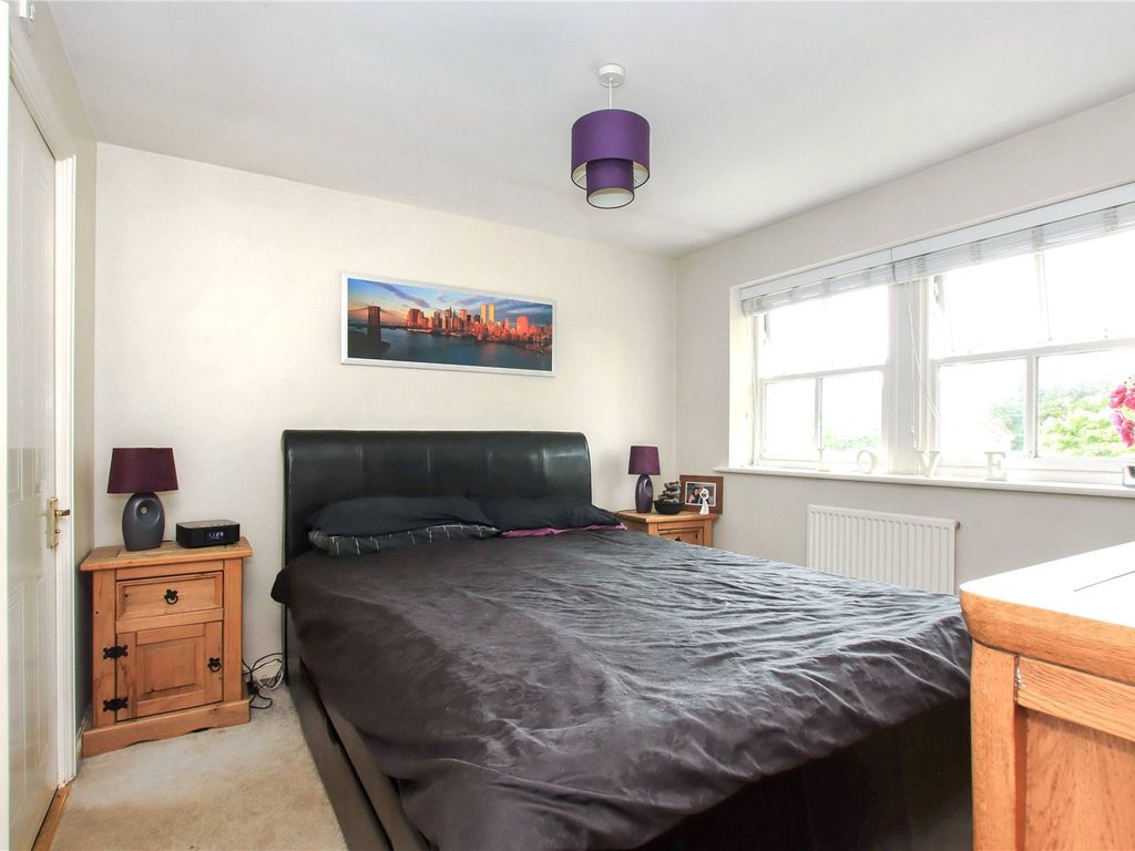 5 bed detached house for sale in Eatongate Close, Edlesborough, Buckinghamshire LU6, £520,000